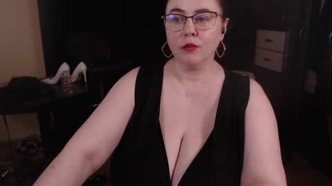 Snapshot of posh_mistress chatting on March 9, 6:28 am PoshMistres online show from March 9, 6:28 am