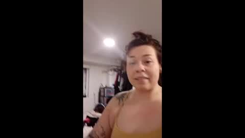 Snapshot of posionedxpeach chatting on February 3, 3:37 am posionedxpeach online show from February 3, 3:37 am