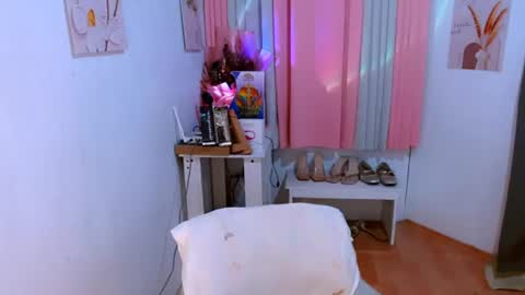 Snapshot of preciosa_banks69 chatting on July 22, 12:19 pm preciosa_banks69 online show from July 22, 12:19 pm