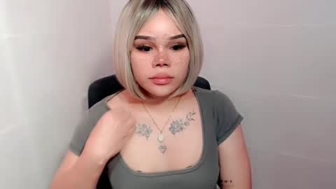 Snapshot of preciousangel69xxx chatting on January 18, 10:17 pm MAXXINE online show from January 18, 10:17 pm