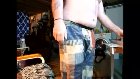 Snapshot of precumin420 chatting on March 31, 8:04 am Johnny Jizz online show from March 31, 8:04 am