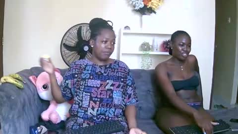 Snapshot of preetycookie chatting on January 3, 1:03 pm Lilly online show from January 3, 1:03 pm