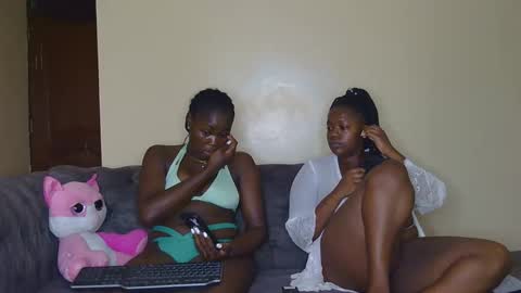 Snapshot of preetycookie chatting on February 10, 3:32 pm Lilly online show from February 10, 3:32 pm