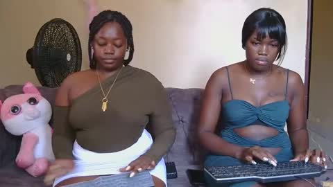 Snapshot of preetycookie chatting on February 16, 11:59 am Lilly online show from February 16, 11:59 am