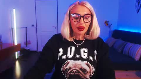 Snapshot of preggyhotmommy chatting on December 14, 8:08 pm Victoria online show from December 14, 8:08 pm