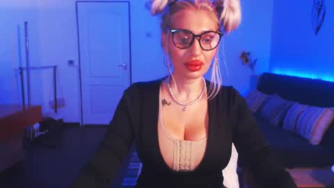 Snapshot of preggyhotmommy chatting on December 21, 9:36 pm Victoria online show from December 21, 9:36 pm