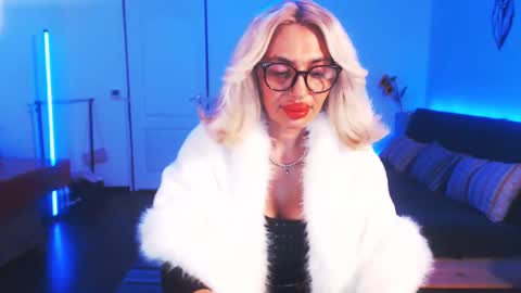 Snapshot of preggyhotmommy chatting on December 31, 1:26 am Victoria online show from December 31, 1:26 am