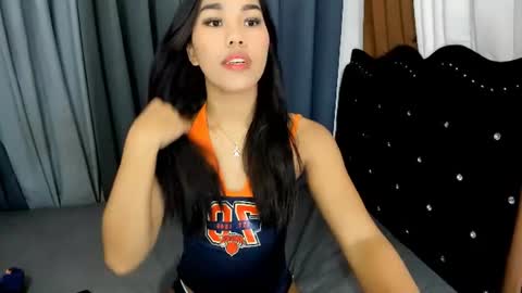 Snapshot of pretteamaxine chatting on July 7, 7:23 am pretteamaxine online show from July 7, 7:23 am