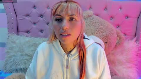 Pretti Violet online show from April 22, 11:23 am