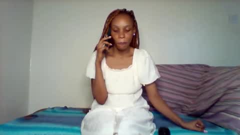 Snapshot of pretty253 chatting on May 26, 12:34 pm pretty253 online show from May 26, 12:34 pm