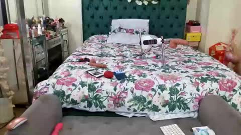 Yasmine pretty online show from March 4, 9:43 pm