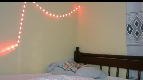 Snapshot of pretty__lisa chatting on November 2, 6:27 am pretty__lisa online show from November 2, 6:27 am