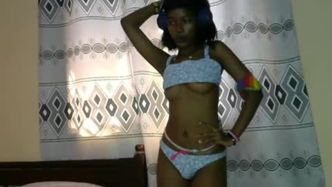 pretty__lisa online show from December 22, 9:06 am