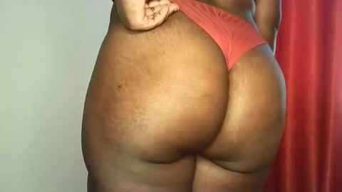 Snapshot of pretty_bums chatting on March 5, 12:00 pm chichi online show from March 5, 12:00 pm