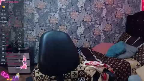 pretty_cristal22 online show from April 17, 10:35 pm