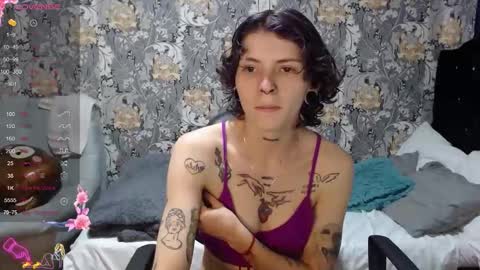 Snapshot of pretty_cristal22 chatting on June 7, 5:27 pm pretty_cristal22 online show from June 7, 5:27 pm