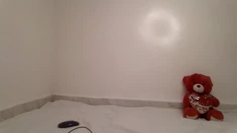 Snapshot of pretty_curvy99 chatting on May 8, 10:26 pm pretty_curvy99 online show from May 8, 10:26 pm