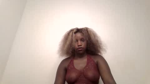 Snapshot of pretty_curvy99 chatting on May 27, 8:11 am pretty_curvy99 online show from May 27, 8:11 am