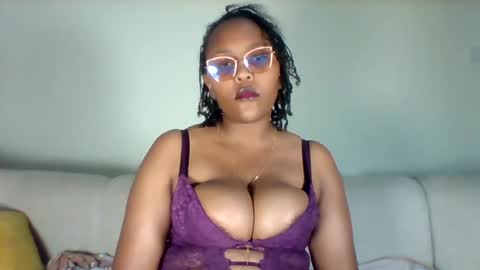 Snapshot of pretty_dee1 chatting on July 28, 6:20 pm pretty_dee1 online show from July 28, 6:20 pm