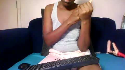 Snapshot of pretty_ebony23 chatting on June 19, 6:01 pm chocolatebby90 online show from June 19, 6:01 pm