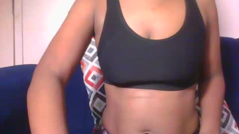 Snapshot of pretty_ebony23 chatting on June 23, 6:17 pm chocolatebby90 online show from June 23, 6:17 pm