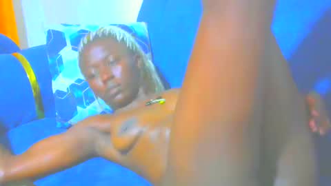 Snapshot of pretty_ebony_dolls chatting on February 10, 12:41 am riri online show from February 10, 12:41 am