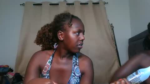 Snapshot of pretty_empress chatting on August 2, 7:01 pm pretty_empress online show from August 2, 7:01 pm