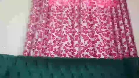 Snapshot of pretty_freaky chatting on December 19, 10:56 am Maya online show from December 19, 10:56 am