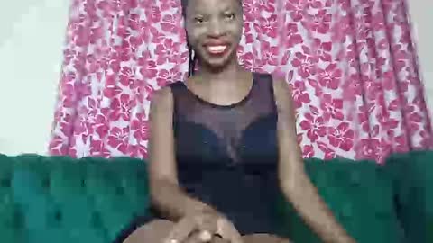 Snapshot of pretty_freaky chatting on December 21, 6:19 am Maya online show from December 21, 6:19 am