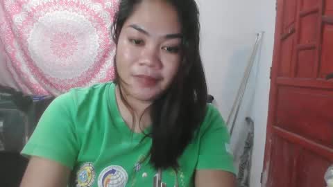 Snapshot of pretty_jewel05 chatting on February 18, 4:37 pm pretty_jewel05 online show from February 18, 4:37 pm