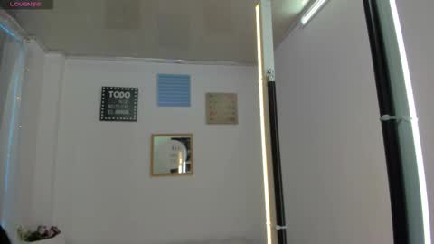 pretty online show from November 5, 11:32 am