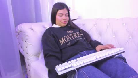 pretty online show from November 21, 11:42 am