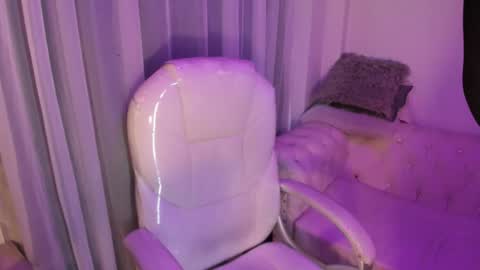 pretty online show from February 7, 11:36 am