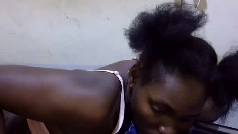 Snapshot of pretty_leila1 chatting on April 4, 8:34 am pretty_leila1 online show from April 4, 8:34 am
