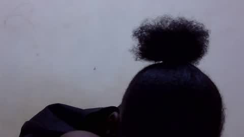 Snapshot of pretty_leila1 chatting on April 9, 7:03 am pretty_leila1 online show from April 9, 7:03 am