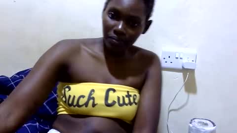 Snapshot of pretty_leila1 chatting on May 20, 7:03 am pretty_leila1 online show from May 20, 7:03 am