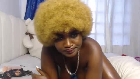 Snapshot of pretty_lunah chatting on November 20, 2:17 pm pretty_lunah online show from November 20, 2:17 pm