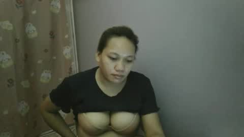 pretty_lyn08 online show from May 9, 6:02 pm