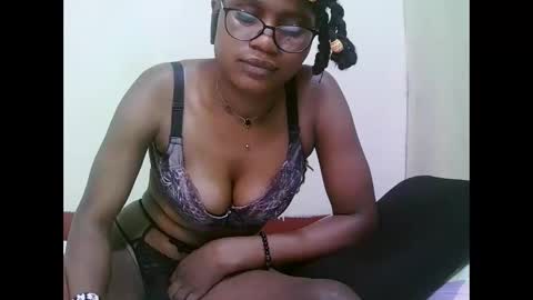 pretty_mellan online show from January 21, 11:45 pm