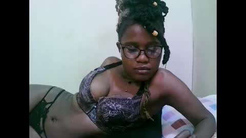 pretty_mellan online show from January 22, 5:49 pm