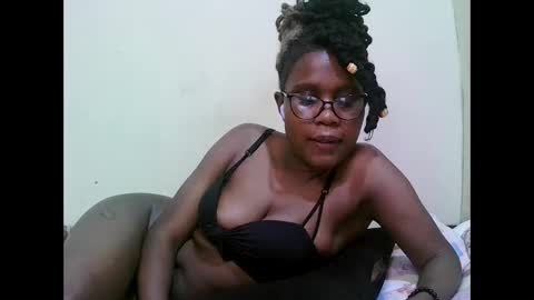 pretty_mellan online show from February 1, 2:24 pm