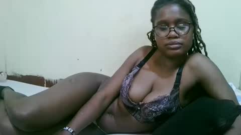pretty_mellan online show from February 17, 5:32 pm