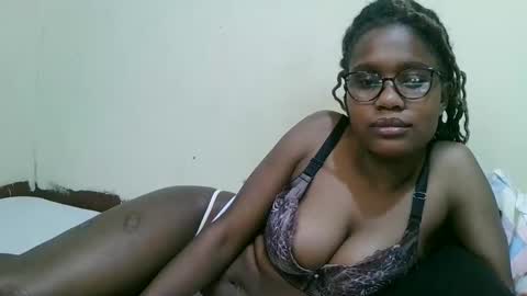 pretty_mellan online show from February 25, 9:57 pm