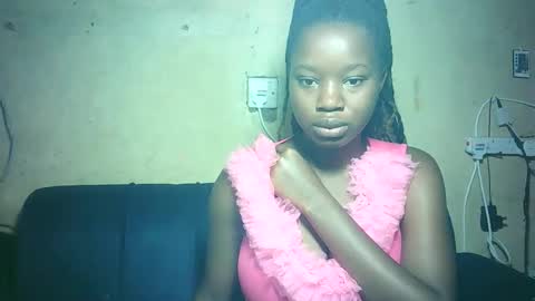 pretty_milan online show from December 23, 8:01 am