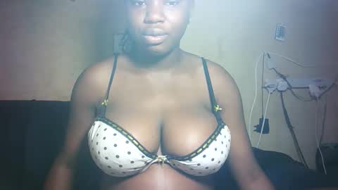 Snapshot of pretty_milan chatting on March 6, 8:55 am pretty_milan online show from March 6, 8:55 am
