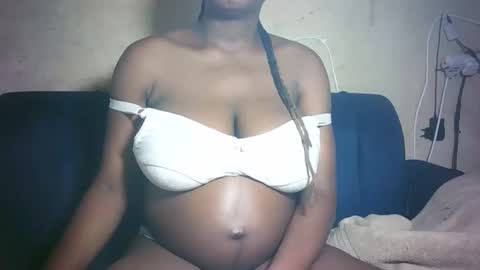 Snapshot of pretty_milan chatting on March 10, 8:25 pm pretty_milan online show from March 10, 8:25 pm