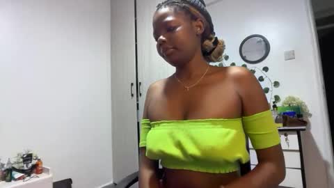 Pretty peaches online show from February 14, 10:39 pm