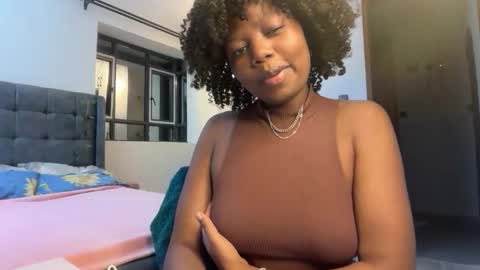 Snapshot of pretty_peaches chatting on May 21, 9:33 pm Pretty peaches online show from May 21, 9:33 pm