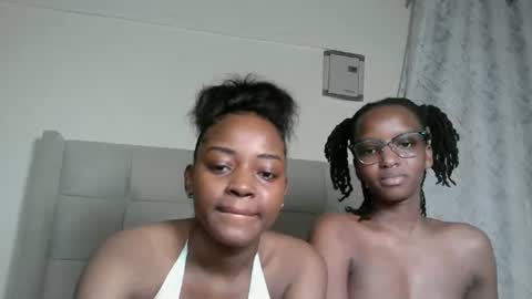 Snapshot of pretty_petite18 chatting on June 23, 11:03 pm lynn online show from June 23, 11:03 pm