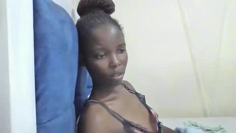 Snapshot of pretty_petite_ebony chatting on April 25, 2:03 am pretty_petite_ebony online show from April 25, 2:03 am